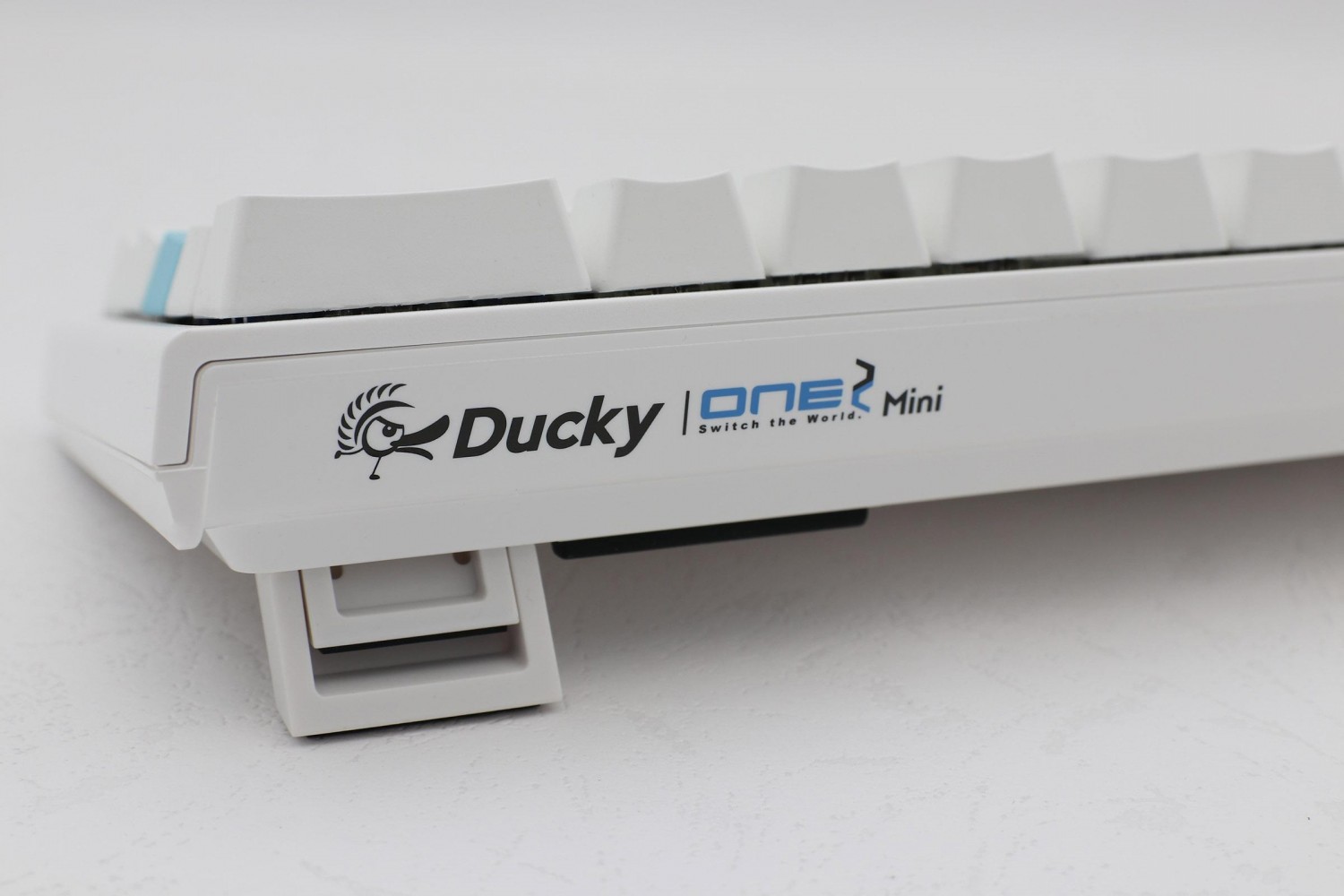 teclado_gamer_ducky_one_2_mini_pure_white_rgb_cherry_brown_rgb_double_shot_pbt_mecanico - Imagen completa 8